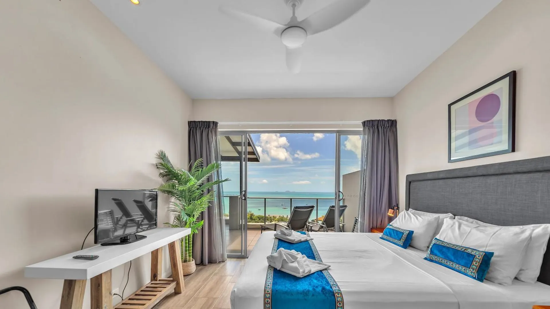 Whitsunday Reflections Aparthotel Airlie Beach