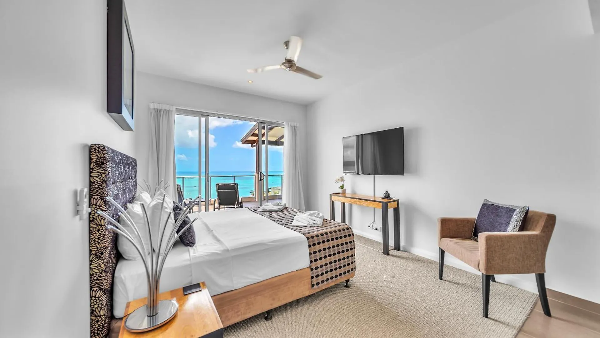 Whitsunday Reflections Aparthotel Airlie Beach