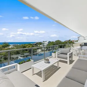 Apartment Crystal Shores Sunshine